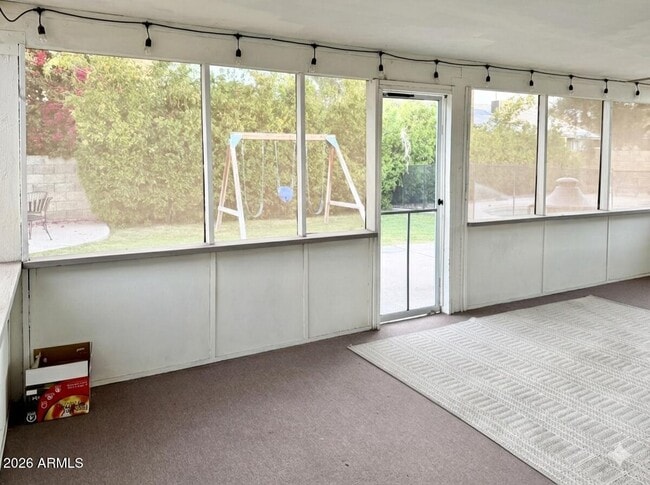 Building Photo - 852 W Nopal Ave