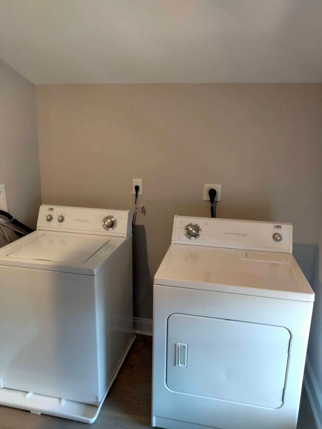 Building Photo - 57 Imlay St