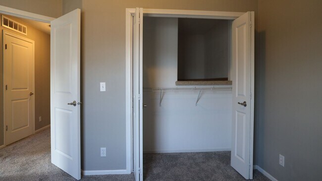 Building Photo - AVAILABLE NOW!