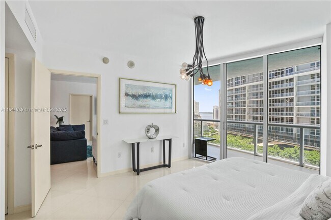 Building Photo - 475 Brickell Ave