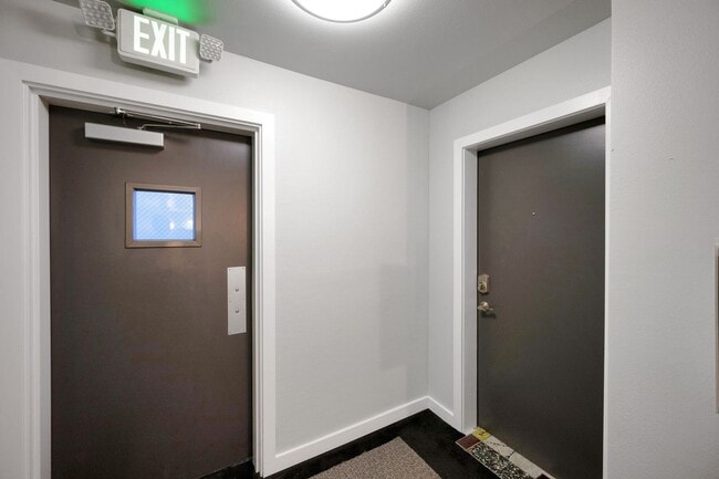 Building Photo - Charming 2BR Condo in Denver