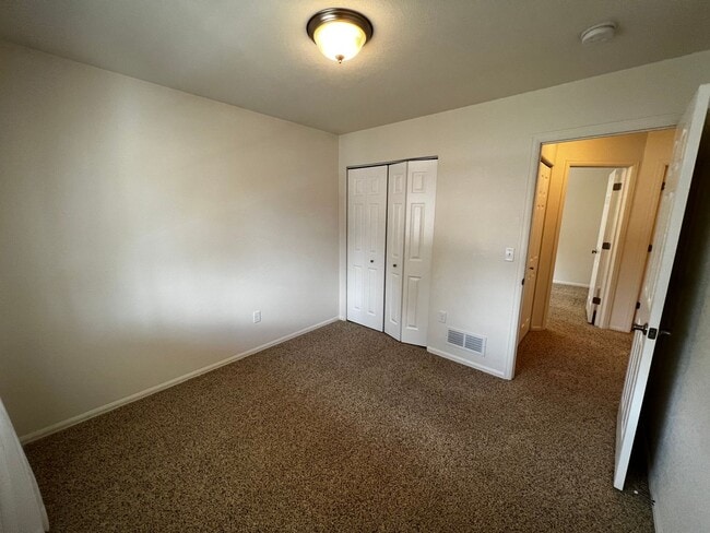 Building Photo - Charming 3 Bed, 2 Bath Home in Maple Hill
