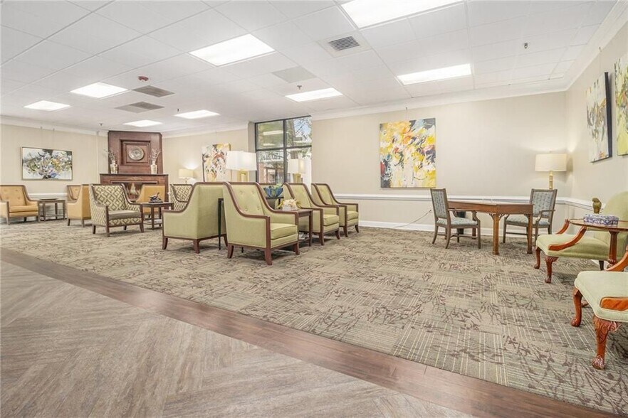 Building Photo - 300 Johnson Ferry Rd