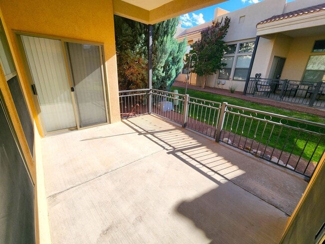 Building Photo - Del Prado Village!!