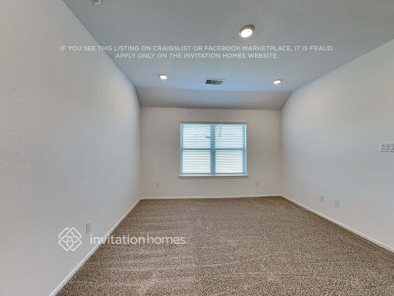Building Photo - 513 Pecan Landing Ln