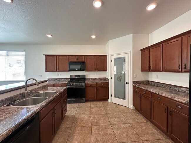 Building Photo - Beautiful Cold Springs Home