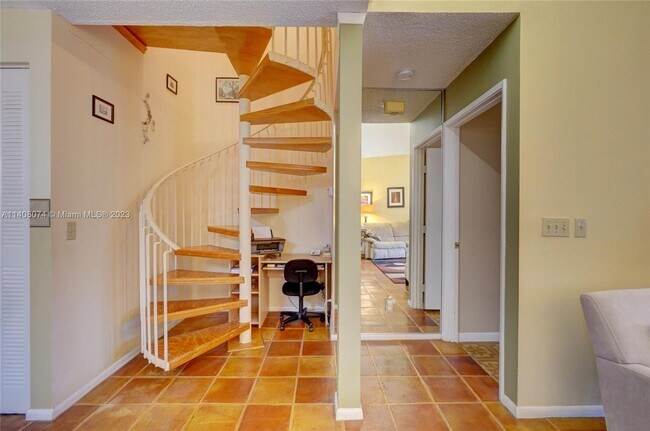 Building Photo - 662 Woodgate Ln