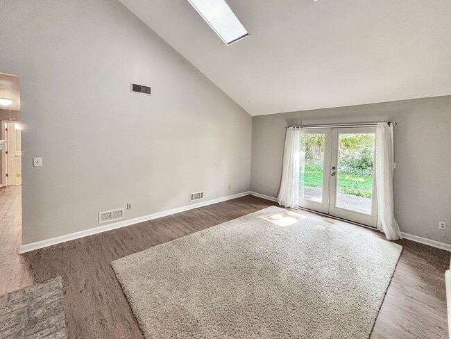 Building Photo - Charming 3 BR/2BA Townhome in Marietta!