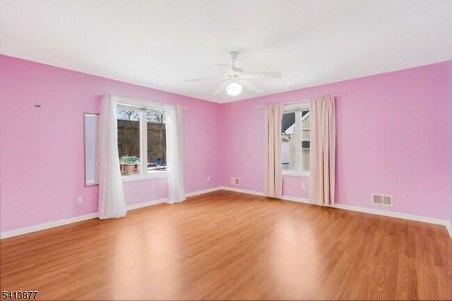 Building Photo - 10 N Rd