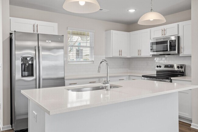 Building Photo - 3 Bd 2.5 Ba Townhome