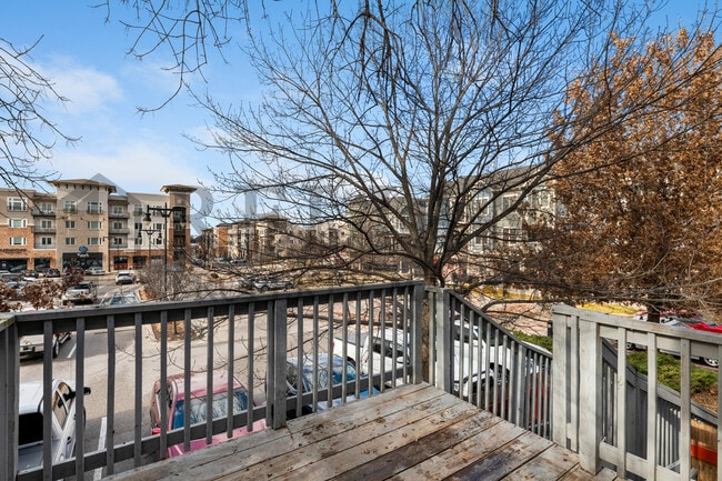 Building Photo - 3321 E Victor St