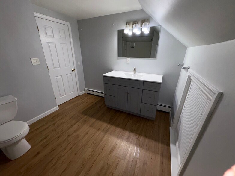 Building Photo - 56 Lock St