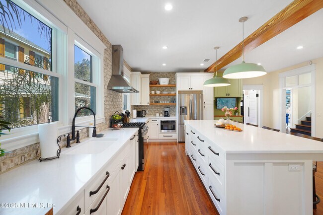 Building Photo - 290 St George St