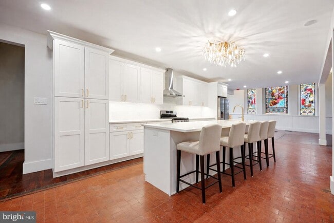 Building Photo - 430 York Rd