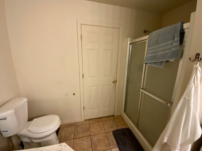 Building Photo - 3 Bedroom Home