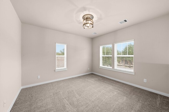 Building Photo - 17019 Seminole Ridge Dr