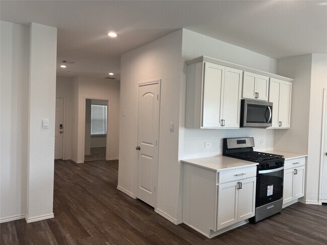 Building Photo - 5005 Almond Ter Dr