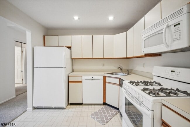 Building Photo - 203 Irving Pl