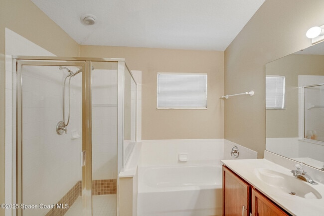 Building Photo - 1634 Sun Gazer Dr