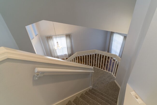 Building Photo - Beautiful 4/2 home Located on a tree lined street in the gate of country club community of the Hu...