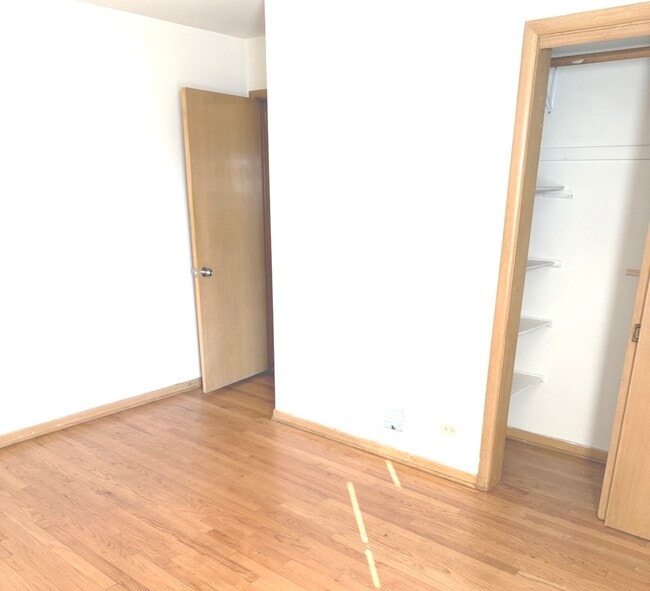 Building Photo - 7121 W Foster Pl