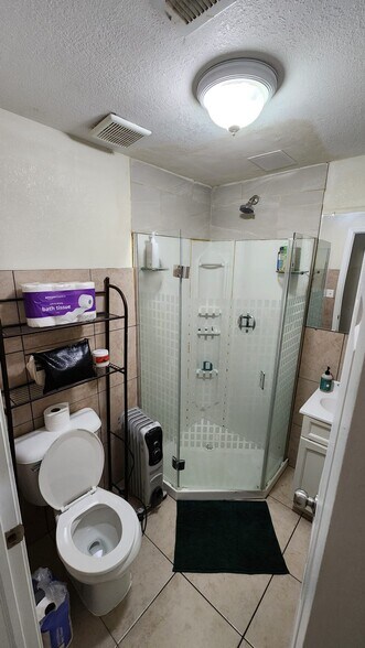 Building Photo - 1436 N Maplewood Ave