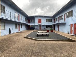 Building Photo - 2408 Longview St