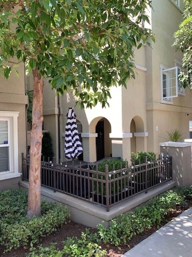 Building Photo - Three bedroom located in Newport Coast com...