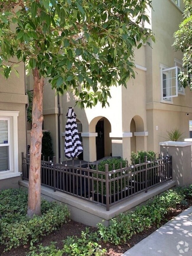 Building Photo - Three bedroom located in Newport Coast com...
