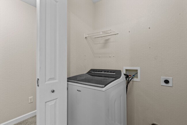 Building Photo - Dream Home Alert in Hampton!