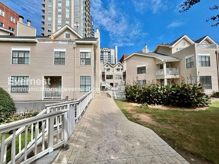 Building Photo - 1050 Piedmont Ave NE