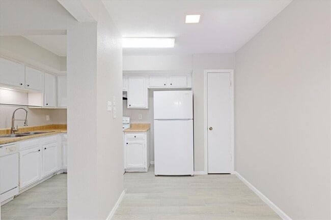 Building Photo - 10254 Bridgeland Ln