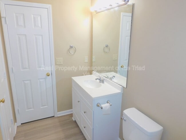 Building Photo - 7185 Avenbury Cir