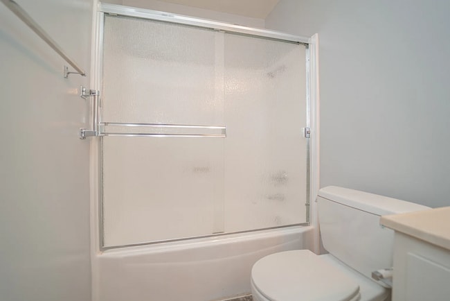 Building Photo - Beautiful 4 Bd Townhouse