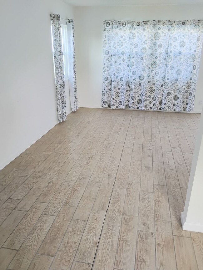 Building Photo - 18924-18934 Gault Street