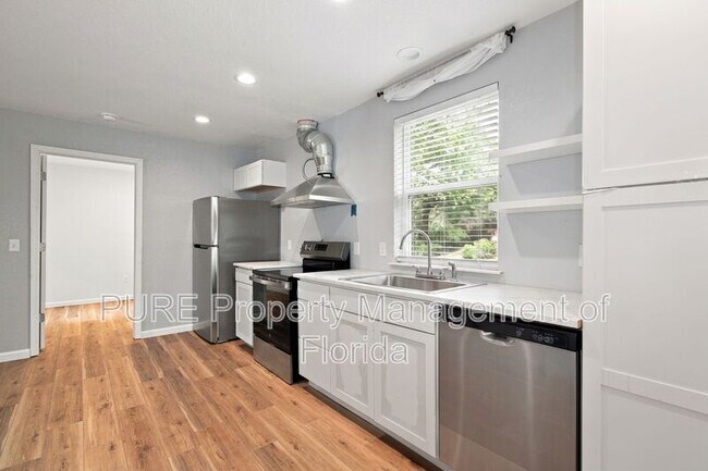 Building Photo - 11330 NE 66th Ln
