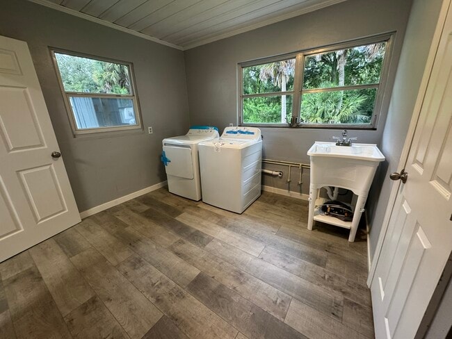 Building Photo - 116 Myakka Dr