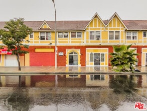 Building Photo - 4367 S Van Ness Ave