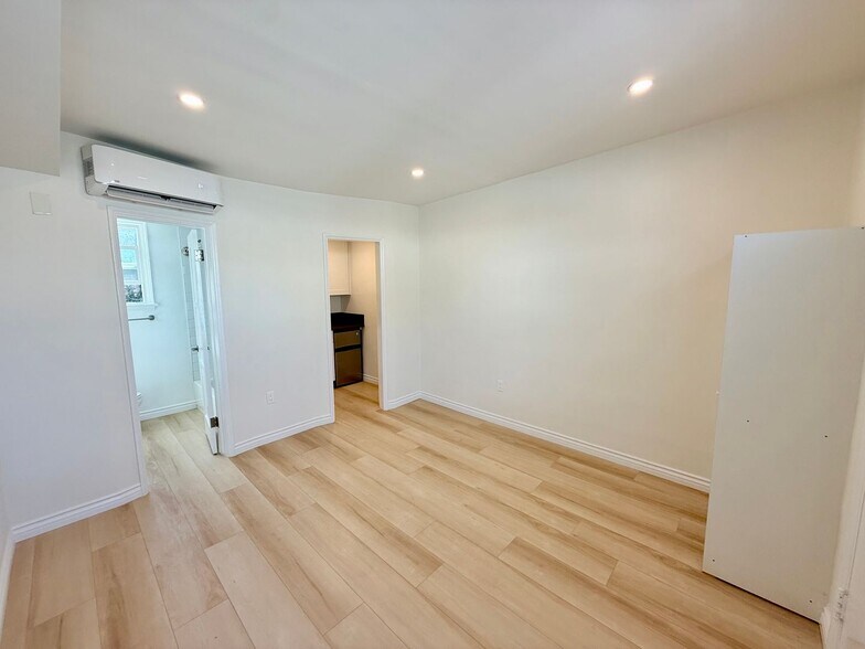 Building Photo - 10340-10360 Bellwood Ave