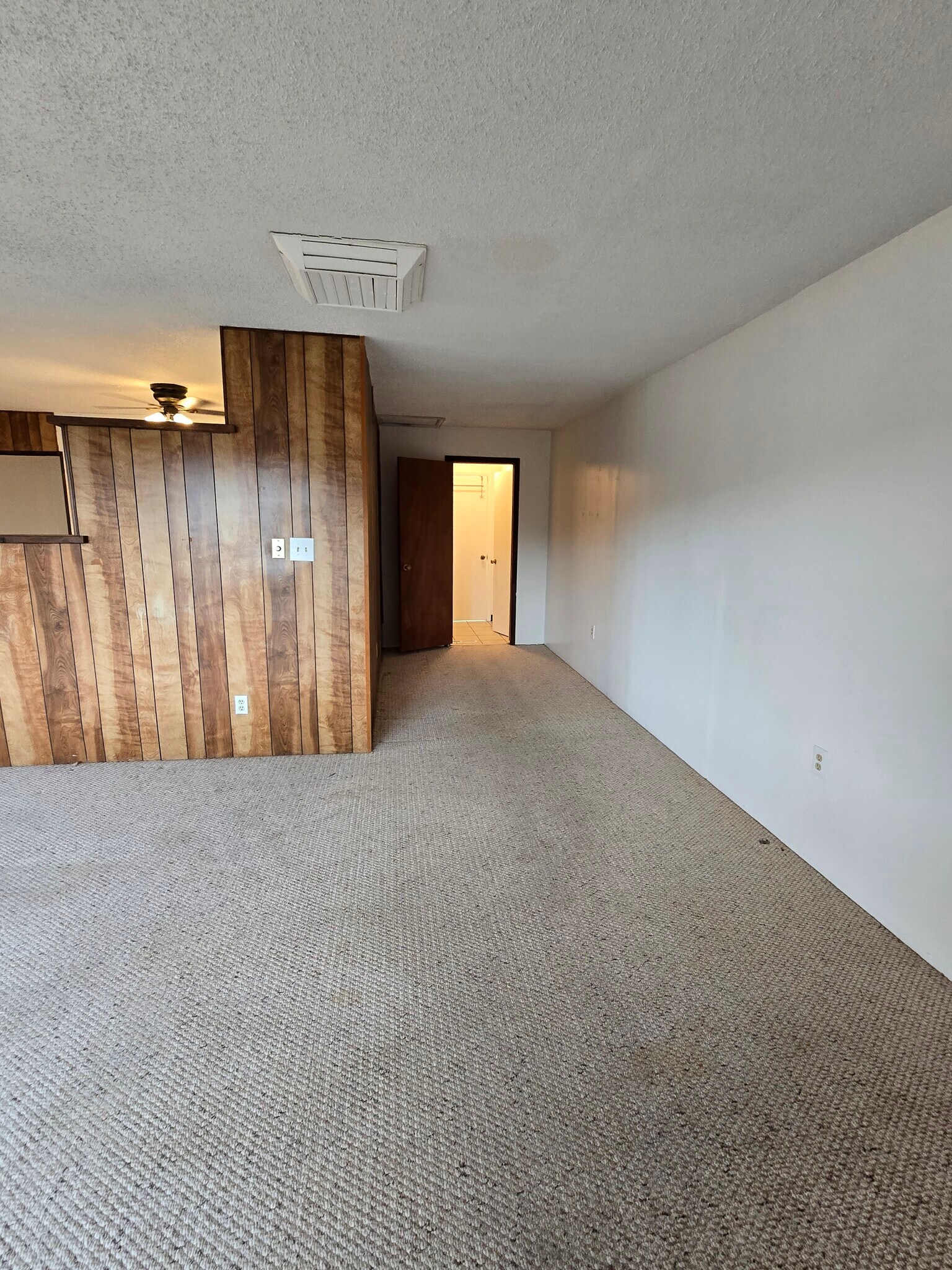 Building Photo - 403 Greenway Dr