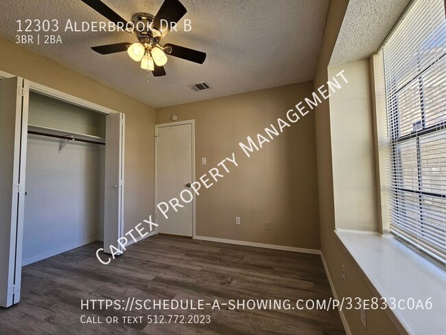 Building Photo - Newly Redone 3 bed 2 bath Duplex with 1 ca...