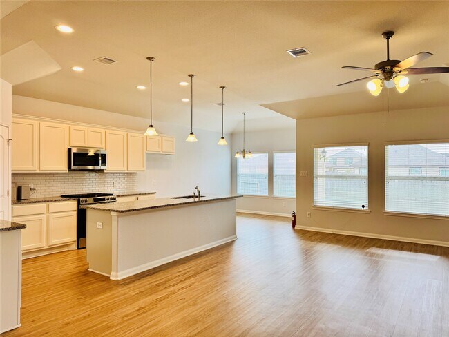 Building Photo - 13018 Laura Lake Dr