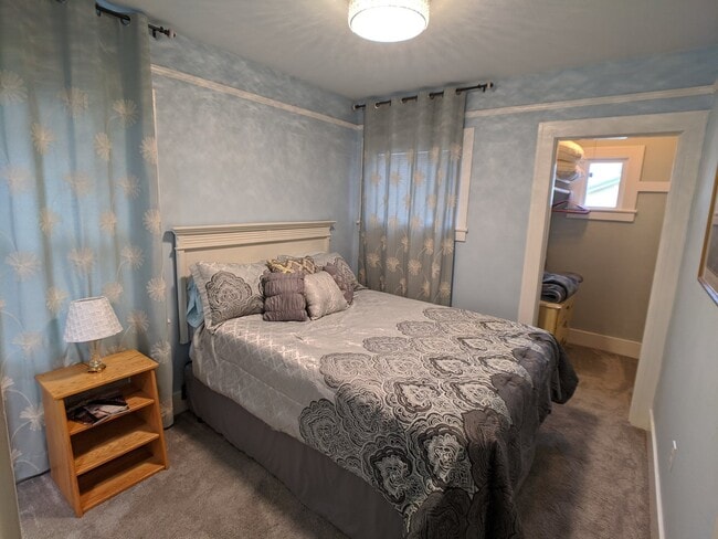 Building Photo - Fully furnished 1 bed 1 bath in Port Angeles