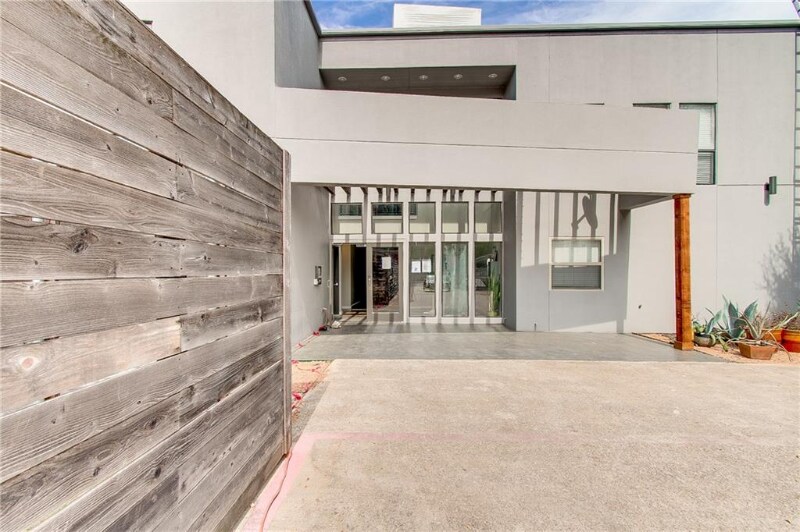 Building Photo - 5111 Manett St