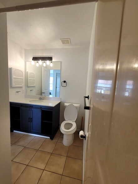 Building Photo - 11049 Pendleton Ave