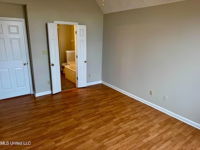 Building Photo - 8289 Clubview Dr