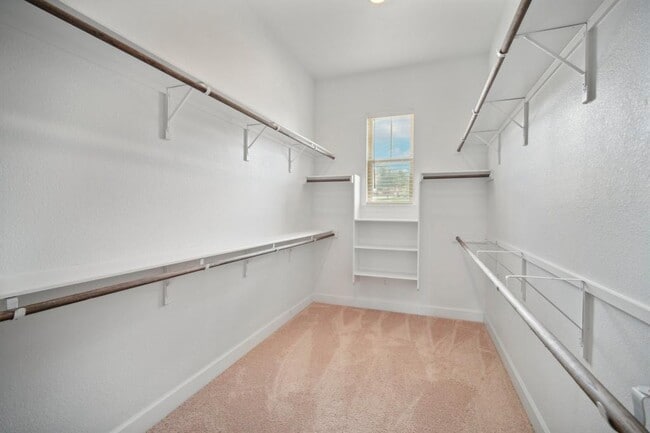 Building Photo - 134 Summer Square Dr