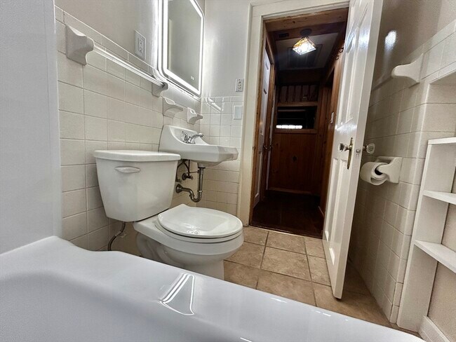 Building Photo - 6 Long Farm Terrace