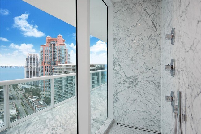 Building Photo - 1000 South Pointe Dr