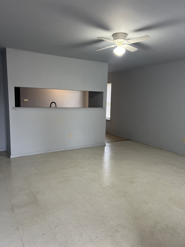 Building Photo - 1 Cypress Ct